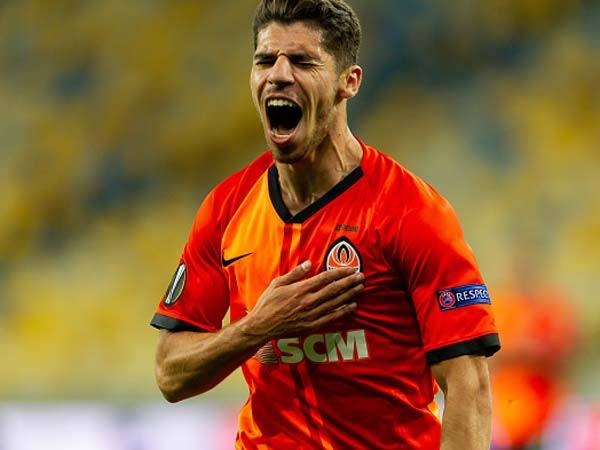 מנור שואג אחרי השער מול וולפסבורג. (getty)