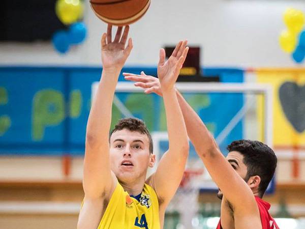 אלבר שוב צהוב. (האתר הרשמי של מכבי ת"א)