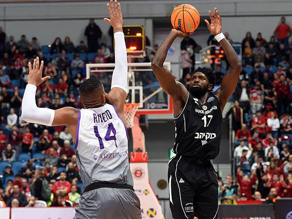 בריימו מול ריברו. בארץ זה נגמר בניצחון ירושלמי (ברני ארדוב)