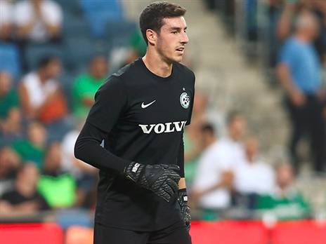 לפחות עוד 4 שנים המתנה. ג'וש כהן (אלן שיבר)