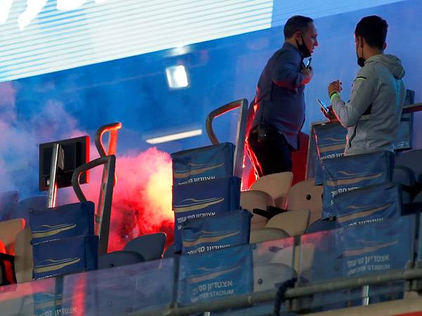 הקהל הירוק זרק אבוקה ליציע (אלן שיבר)