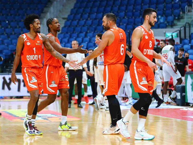 חגיגה בכתום (לירון מולדובן, מנהלת הליגה)