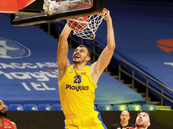 ז'יז'יץ' שלט מתחת לסלים (אלן שיבר)