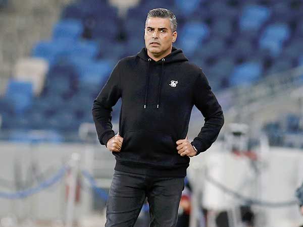 חיים סילבס. מחפש חיזוק להגנה (אלן שיבר)