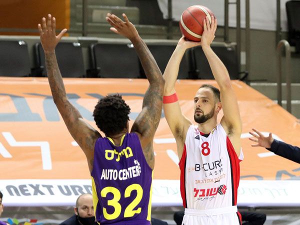 הניצחון של חסין הסעיר את חולון (מנהלת סל)