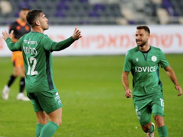 אביב סולומון חוגג שער. במועדון החמיאו למגן (אלן שיבר)