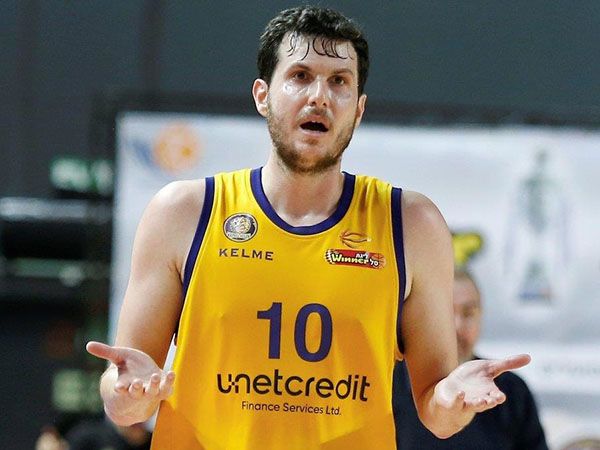 התקשה לעכל את ההפסד. פניני (אלן שיבר)