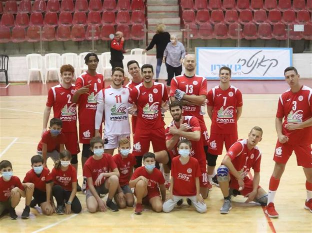 שחקני מטה אשר חוגגים (באדיבות מטה אשר/עכו)