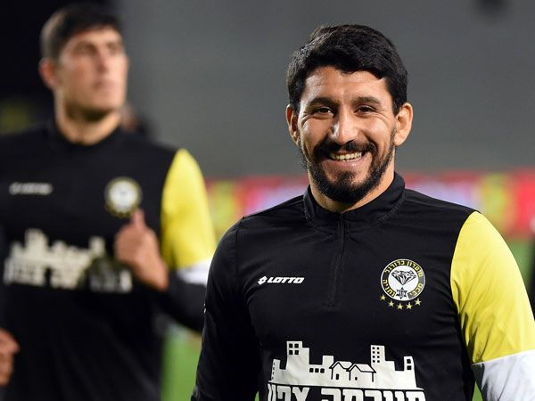 בשורות טובות מכיוונו. אלמוג כהן (ברני ארדוב)