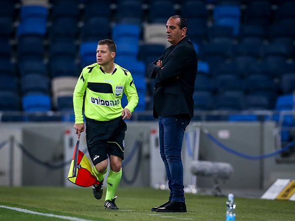 רפואה. יש לו היסטוריה עם בר נתן (מאור אלקסלסי)