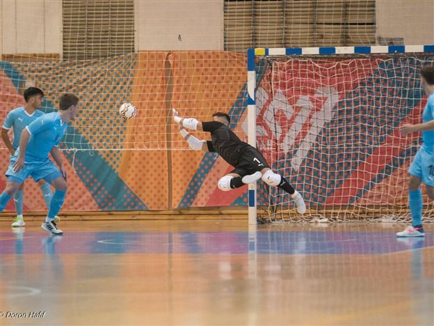 חפיף בפעולה. לא נותן למגבלה לעצור אותו (אלבום אישי)