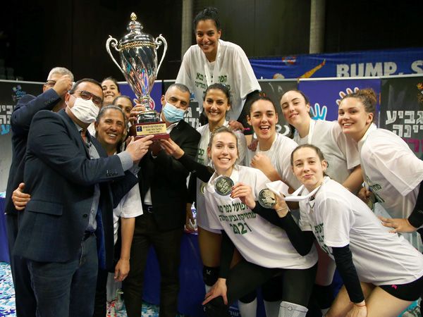 בנשים, כפר סבא כיפרה על הפסד הגברים וזכתה בפעם הרביעית בתואר (צילום: אלן שיבר)