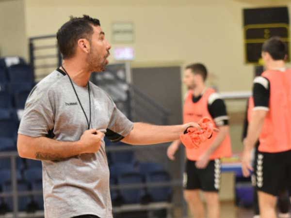 מתתיה באימון של מכבי ראשל"צ (צילום: חן קלדרון)