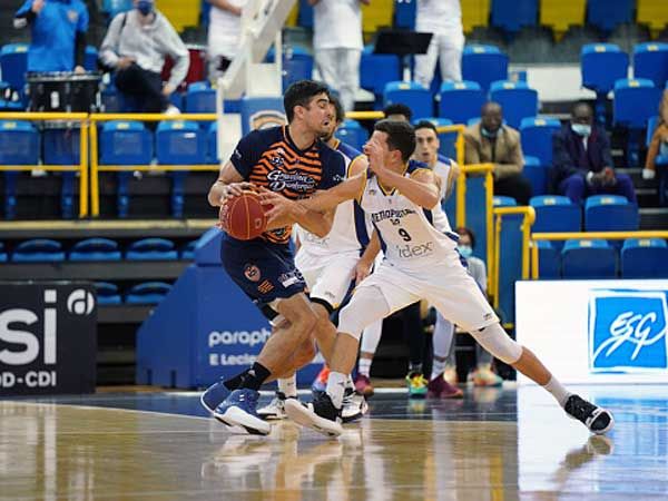 שגב וקבוצתו ינסו להישאר בליגה הבכירה בצרפת (Getty)