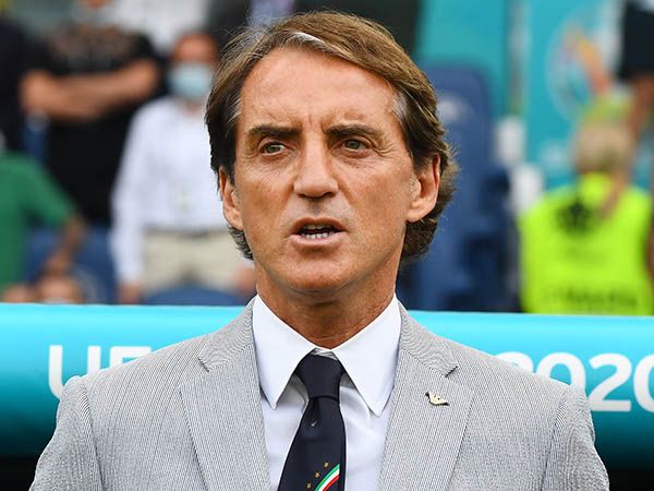 רוברטו מנצ'יני. קמפיין בתים מושלם שם אותו במקום הראשון בבית א' (GETTY)