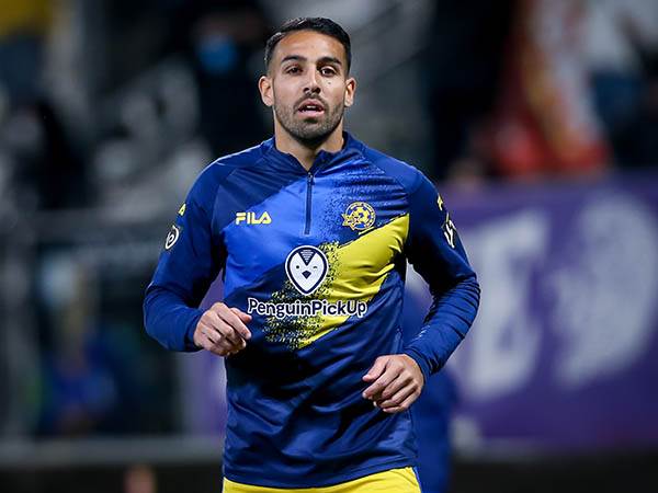 מחכים לו. אייל גולסה (צילום: מאור אלקסלסי)