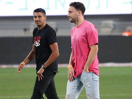 כבר לא ילבש אדום העונה. אלטמן (אלן שיבר)