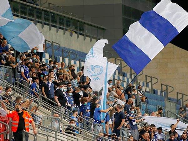 לעומת האוהדים הביתיים שחגגו (אלן שיבר)