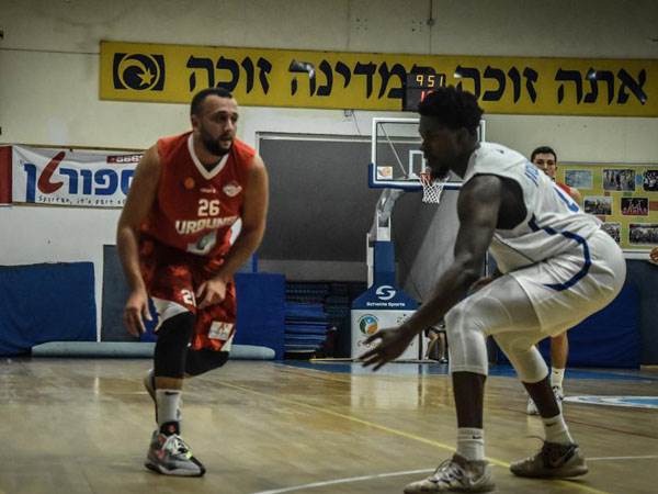 הופתעה בבית. הוד השרון (צילום: יעל הראל)