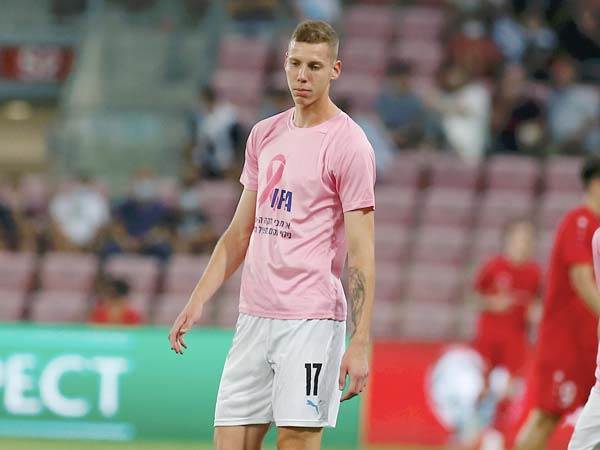 במדי הנבחרת. "חלום" (אלן שיבר)