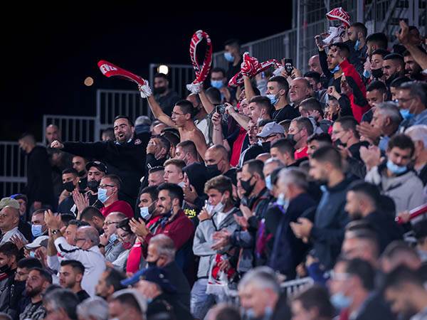 הקהל הביתי עודד באצטדיון גרין (מאור אלקסלסי)