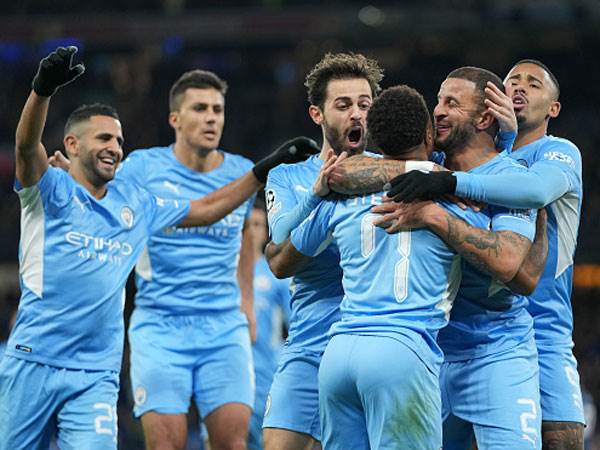 שחקני סיטי חוגגים עם ז'סוס. שחקן נפלא (Getty)