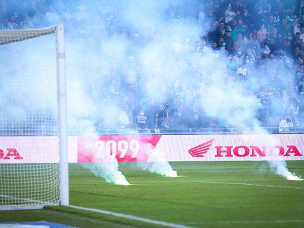 "שומרים על היציע" (מאור אקסלסי)