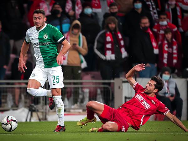 "מאיר צרח: 'שב בשקט, אתה אפס'" (אלן שיבר)