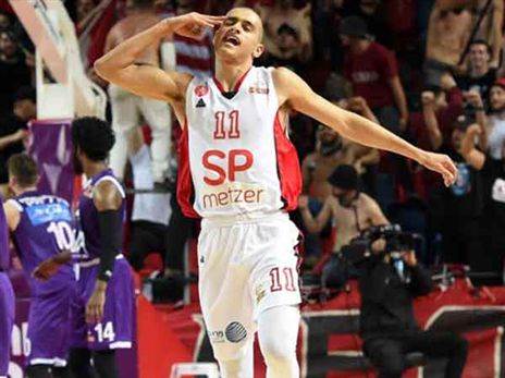 במדי הפועל ת"א. "בוסטון לא הייתה מוכנה לדבר איתם" (אלן שיבר)