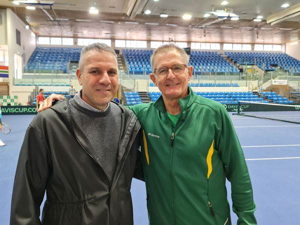 כריסטו ואן רנסבורג ויו"ר איגוד הטניס אבי פרץ. חוזר לארץ (לידור גולדברג, איגוד הטניס)