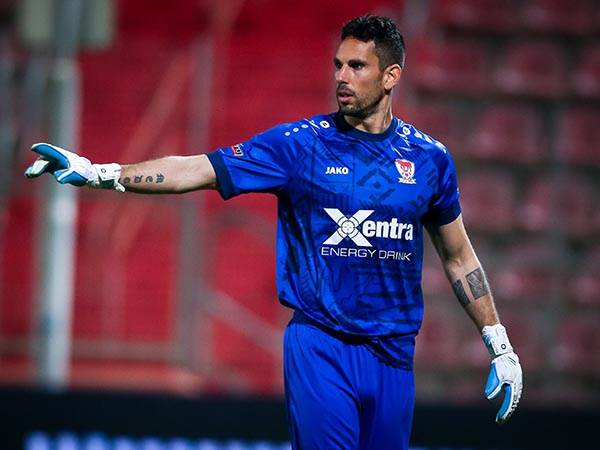 שוב מול הצהובים, עמוס (אלן שיבר)