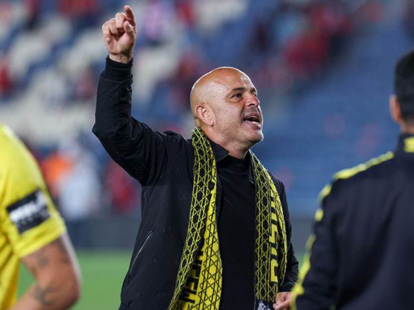 "אשמח להישאר ולעזור לבית"ר". אבוקסיס (דני מרון)