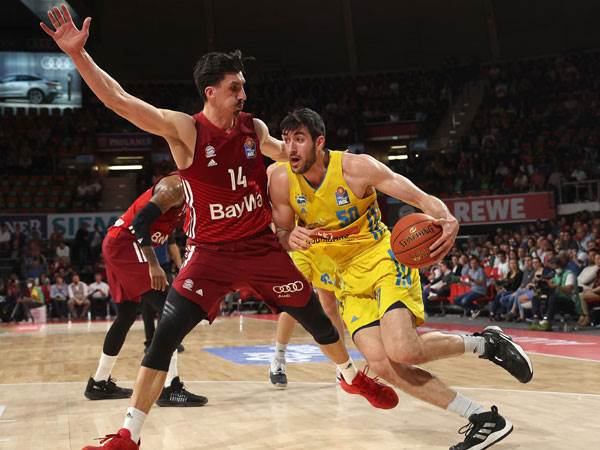 זוסמן. בשני צדדי המגרש (Getty)