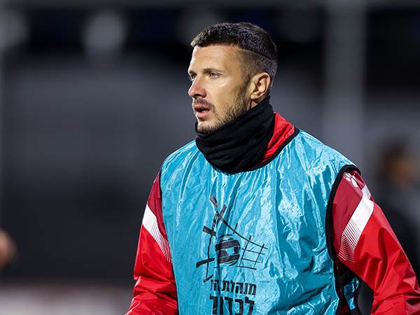 על הספסל (מאור אלקסלסי)