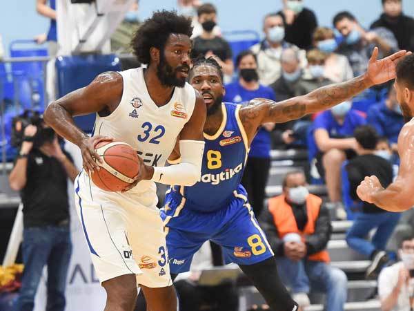 "מכבי נהדרת עבור אונואקו" (ברני ארדוב)