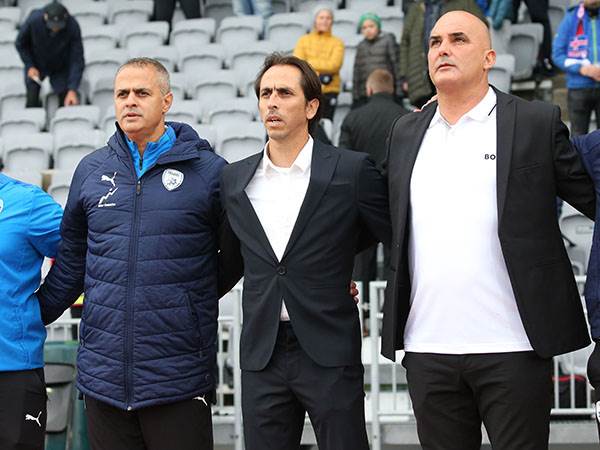 "הנחיל לנבחרת את הרצון לשחק קדימה". חזן, בניון וחרזי אמש (צילום: אודי ציטיאט)