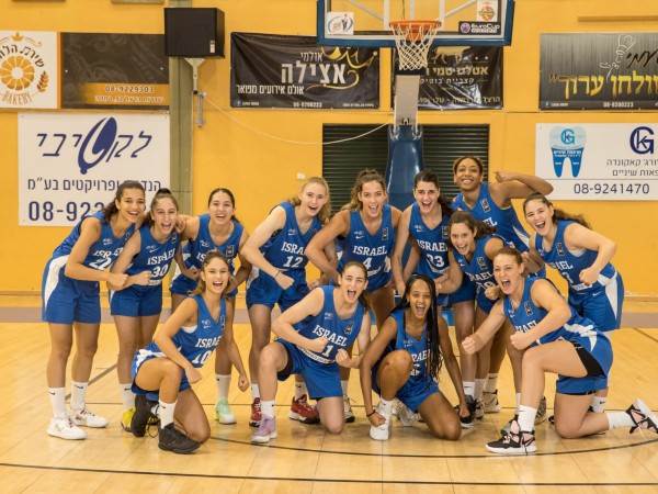 מוכנות לפתיחת אליפות אירופה. נבחרת הנערות של ישראל (קרדיט: ספי מגריזו, איגוד הכדורסל)