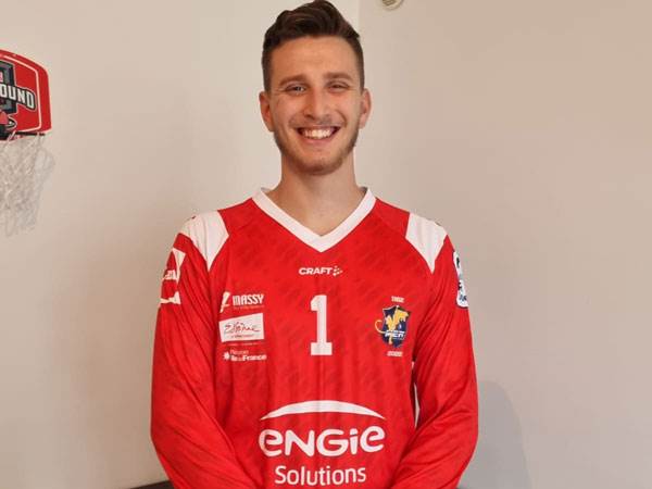 שיהיה בהצלחה. פלד במדי קבוצתו החדשה