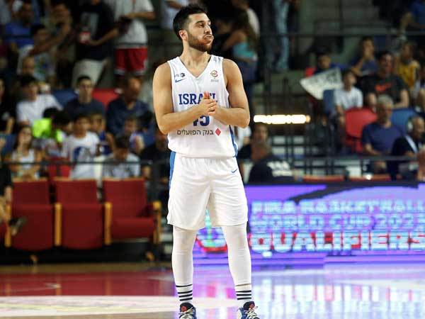 זה לא נראה טוב במחצית הראשונה. בלאט (אלן שיבר)