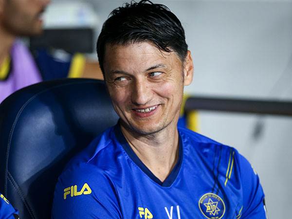 "אליפות לוקחים במאי". איביץ' (אלן שיבר)