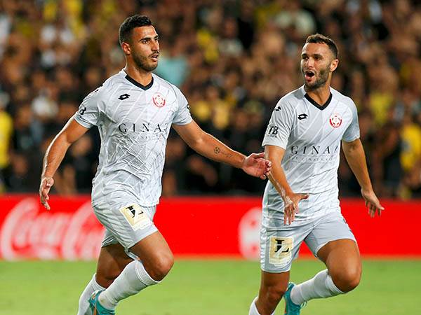 חדרה דהרה וכבשה גם את השני (צילום: אלן שיבר)