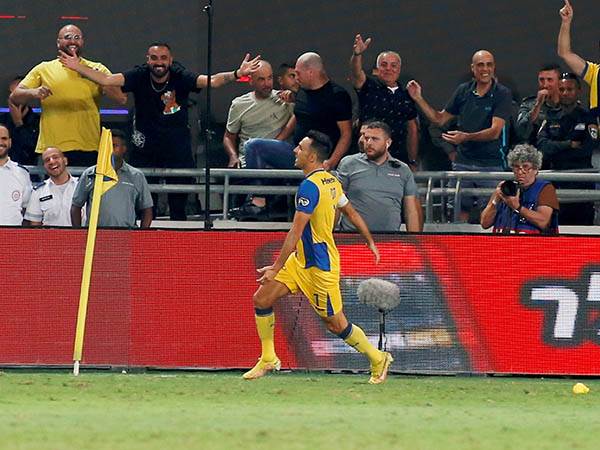 זהבי אחרי השער בדרבי (אלן שיבר)