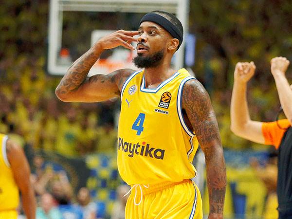 "יכול להיות רכז מחליף ב-NBA". בראון (אלן שיבר)