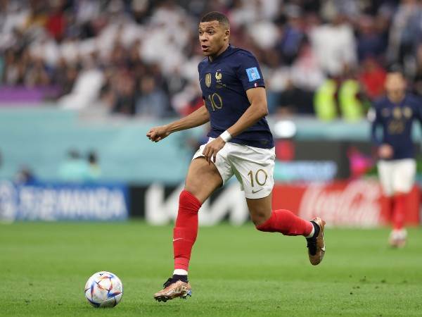 קיליאן אמבפה. בעיני רבים מדובר בשחקן הטוב בעולם (GETTY)