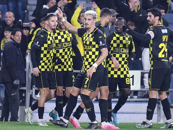 שועה חוגג אחרי הפנדל (דני מרון)