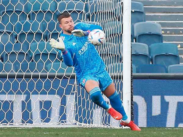 "מנסים להשתפר למשחקים הבאים" (אלן שיבר)