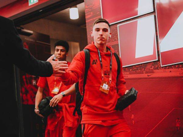 גלוך נכנס למגרש (Andreas Schaad - FC Red Bull Salzburg/FC Red Bull Salzburg via Getty Images)