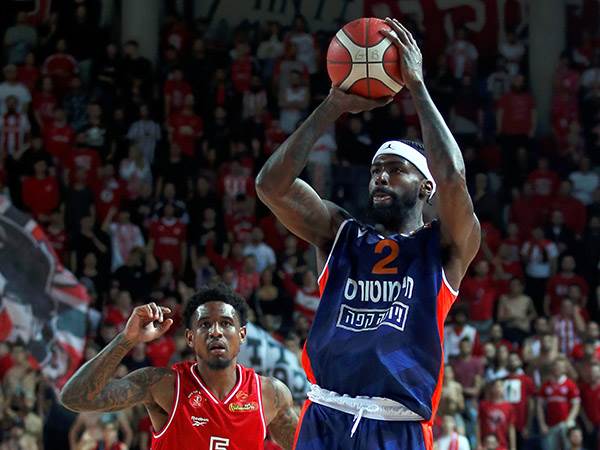 ביוקאנן. כבר היה עם רגל וחצי בחוץ (אלן שיבר)