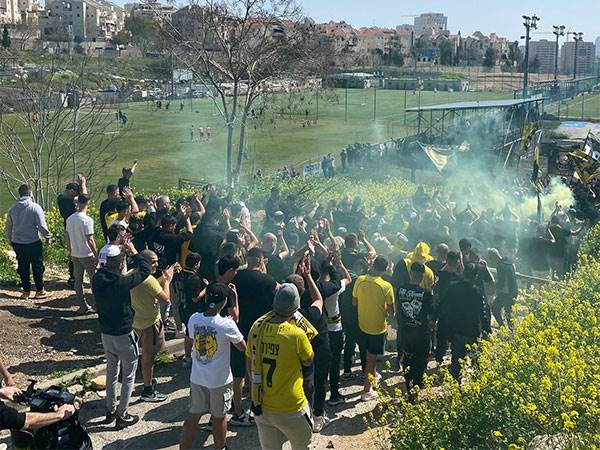 מאות הגיעו לדחוף באימון