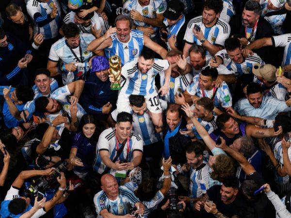 בעט לעבר הנצח (Getty)